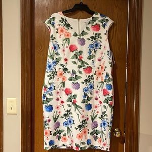 Woman’s plus Calvin Klein floral dress 22W